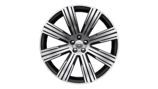 عجلة فولفو من المزيج المعدني بتصميم متعدد الأضلاع وشعار فولفو في الوسط.